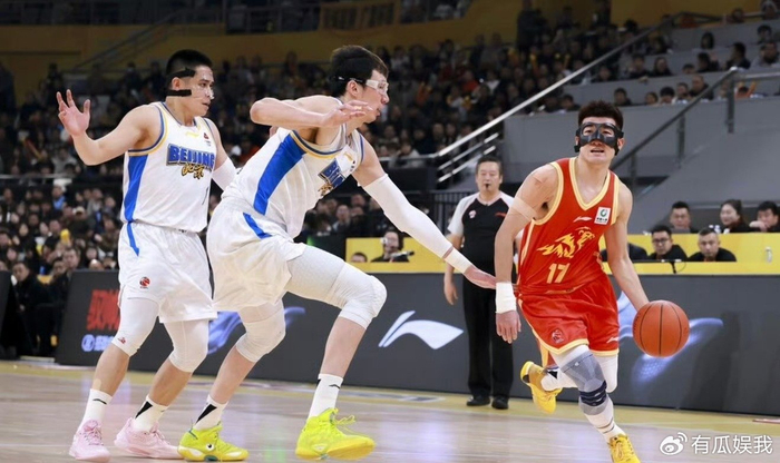 3分险胜，广厦双杀北京队！孙铭徽13+11怒吼庆祝，曾凡博10中2|浙江广厦|联赛|北京首钢|广东男篮|陈盈骏_新浪体育_新浪新闻